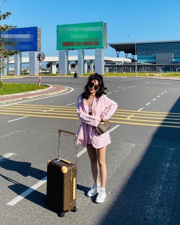 Thanh Hằng, Quỳnh Anh Shyn, Thúy Ngân lên đồ hồng du xuân: Tưởng sến súa mà đẹp khó cưỡng-8