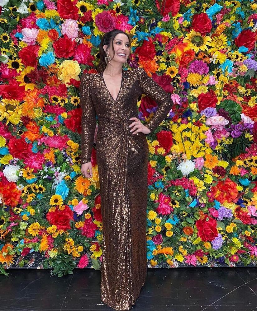 Bản tin Hoa hậu Hoàn vũ 1/2: Miss Universe bất ngờ lép vế khi chụp ảnh đụng hàng Bảo Anh-4