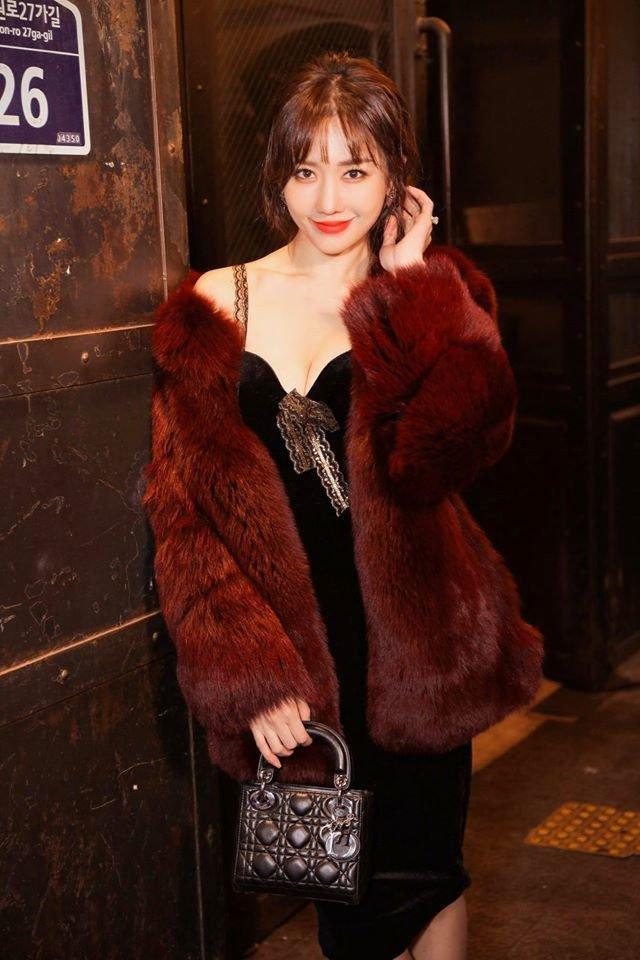 Đỉnh như Hari Won, dùng mãi một đặc sản vô tình được gán cho biệt hiệu minh tinh Hàn trên thảm đỏ Việt-5