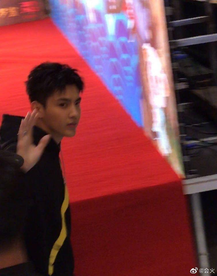 Mỹ nam Hoa ngữ trong ảnh chụp vội: Tiêu Chiến xuất thần hơn cả Vương Nhất Bác-1