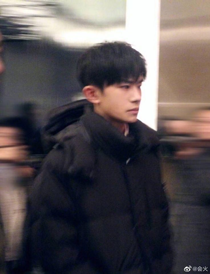 Mỹ nam Hoa ngữ trong ảnh chụp vội: Tiêu Chiến xuất thần hơn cả Vương Nhất Bác-3