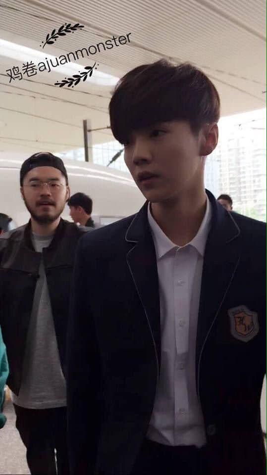 Mỹ nam Hoa ngữ trong ảnh chụp vội: Tiêu Chiến xuất thần hơn cả Vương Nhất Bác-11