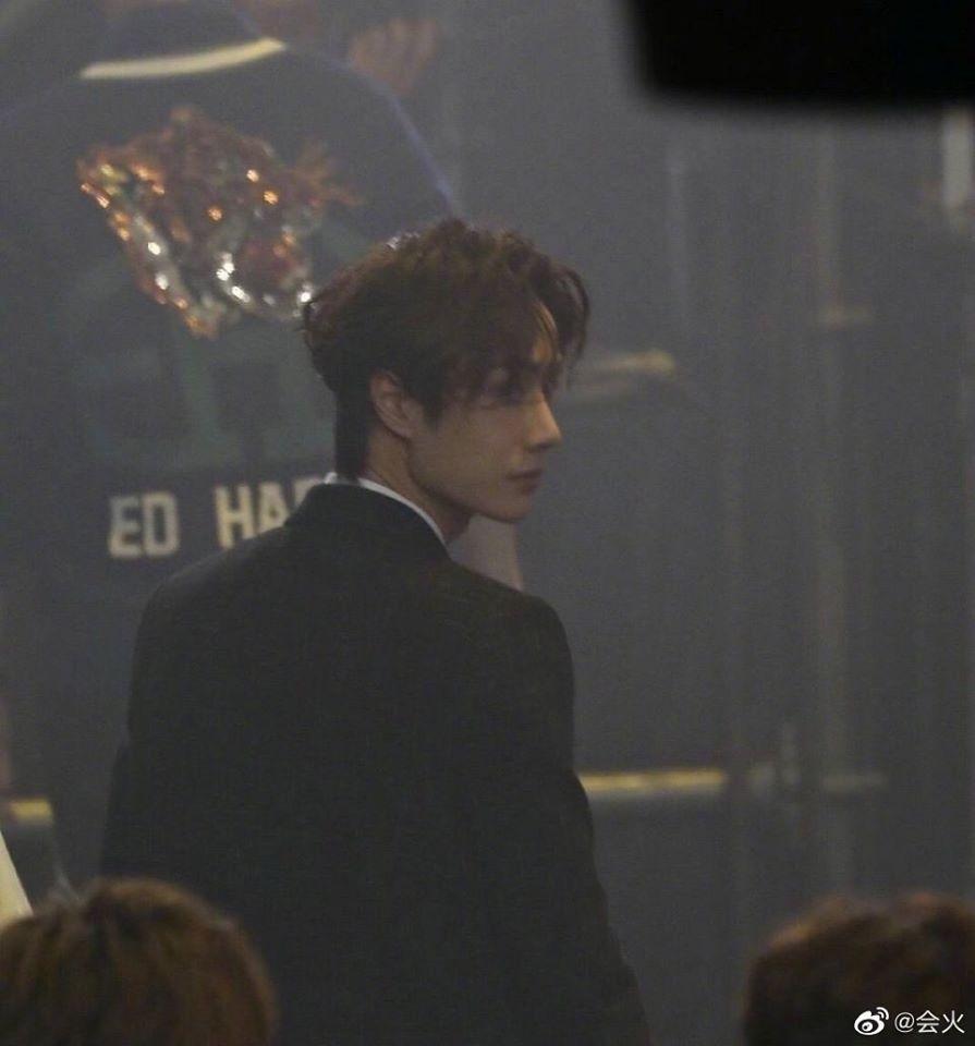 Mỹ nam Hoa ngữ trong ảnh chụp vội: Tiêu Chiến xuất thần hơn cả Vương Nhất Bác-5