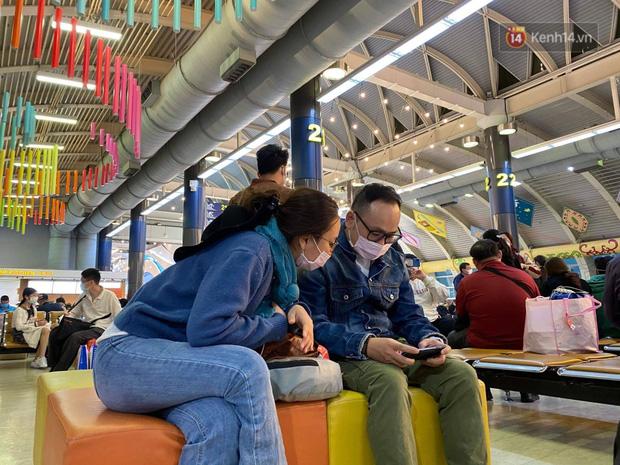 Cả trăm du khách Việt vật vờ ở sân bay Đài Loan từ sáng đến tối để chờ về nước trong mùa dịch virus corona-4