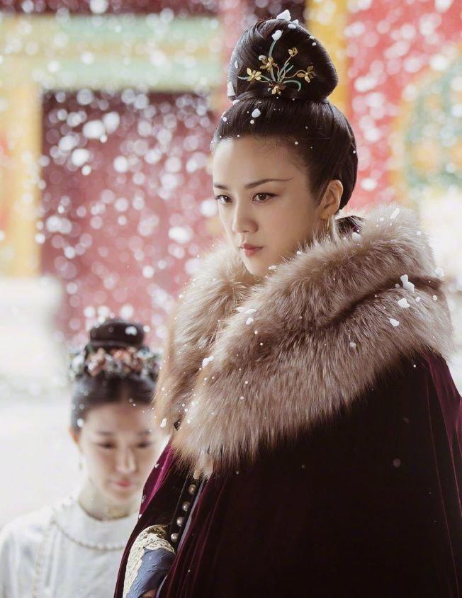 Khi đại hoa trở về truyền hình: Trái ngược Châu Tấn, Thang Duy hứng phải rổ gạch đá vì diễn xuất tệ hại-2