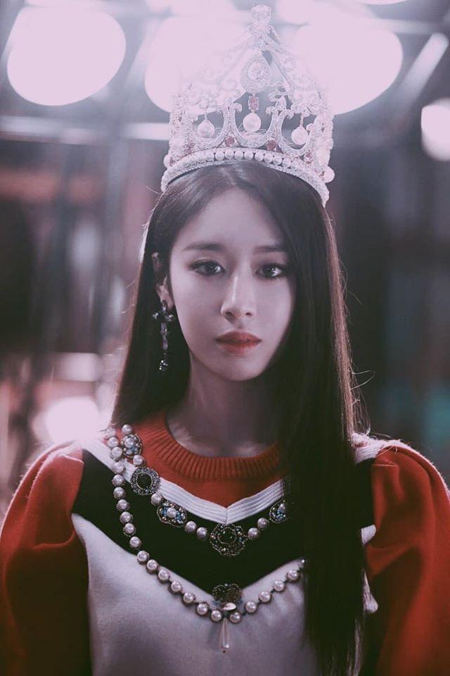 Còn Jiyeon như một nữ hoàng thực thụ trong mắt người hâm mộ.