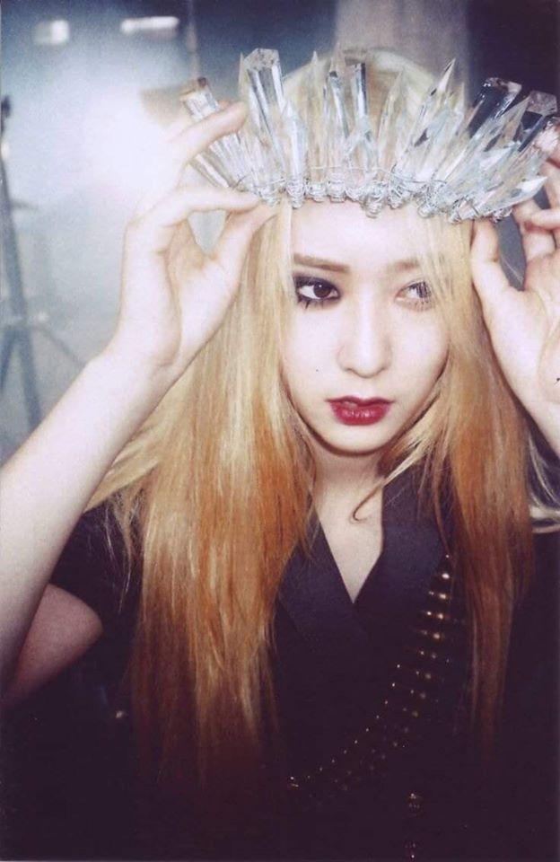 Nhan sắc của Krystal dù ngày thường hay đội vương miện vẫn chưa bao giờ khiến khán giả thất vọng.