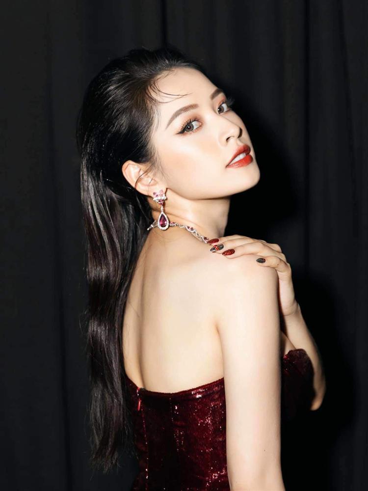 Dù cả năm lộng lẫy, đầu năm Chi Pu mạnh dạn để cho móng tay được thở-6