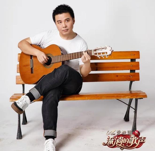 Nhiều khán giả Trung Quốc bình luận, việc các nghệ sĩ quyên tiền bạc, tuyên truyền ủng hộ công tác phòng chống dịch bệnh rất đáng quý. Tuy nhiên, hành động không quản ngại nguy hiểm, vất vả lái xe của Mâu Kiệt và bạn bè càng cho thấy tấm lòng nhiệt tình của nam ca sĩ.