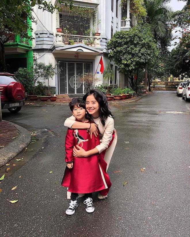 Mới đầu năm dân tình đã phải tan chảy với hội hot kid, đáng yêu gì đâu!-2