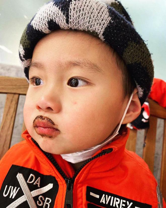 Mới đầu năm dân tình đã phải tan chảy với hội hot kid, đáng yêu gì đâu!-5