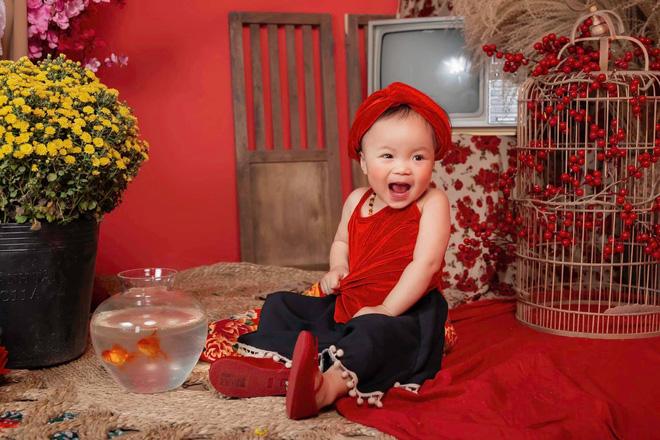 Mới đầu năm dân tình đã phải tan chảy với hội hot kid, đáng yêu gì đâu!-7