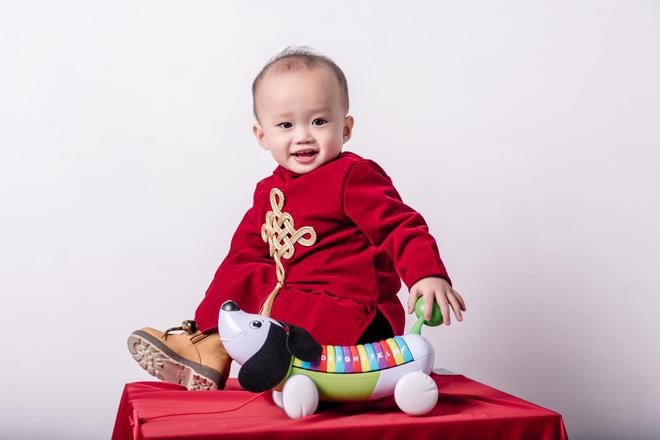 Mới đầu năm dân tình đã phải tan chảy với hội hot kid, đáng yêu gì đâu!-11