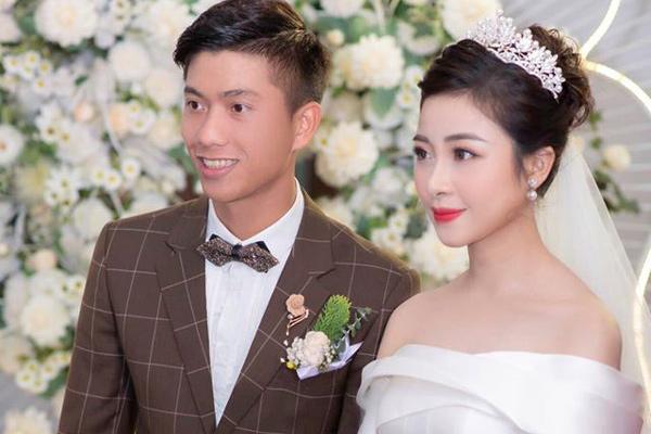 Văn Đức, Bùi Tiến Dũng tặng vàng, điện thoại cho vợ ngày vía Thần tài-3