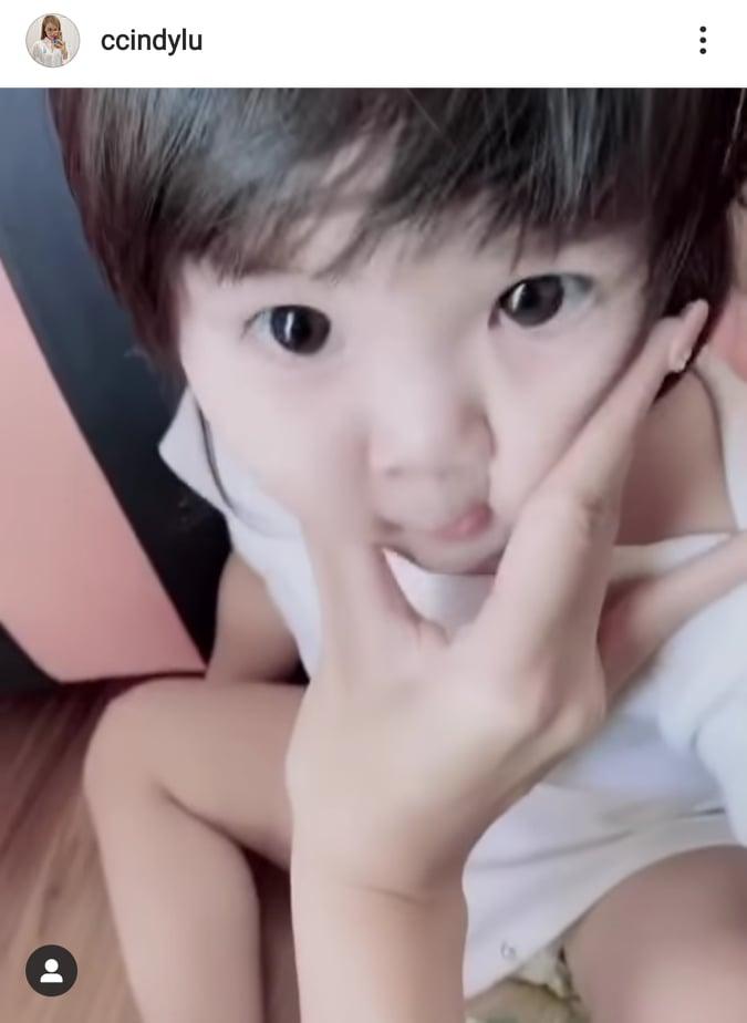 Bị nhắc nhở chăm con sai cách, vợ Hoài Lâm phản ứng: Chị thích làm vậy, biết sao giờ?-4