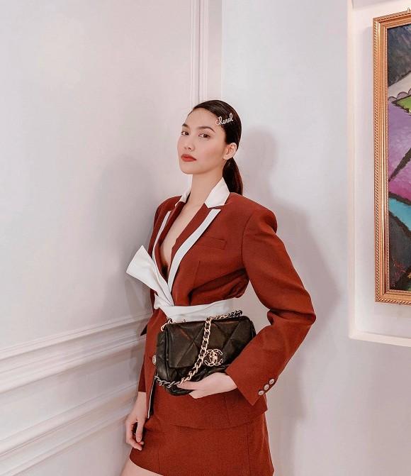 Mẹ bỉm sữa Lan Khuê lại gây mê với nhan sắc hút mắt cùng gu thời trang nửa kín nửa hở-2