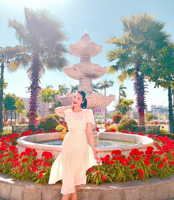 Mẹ bỉm sữa Lan Khuê lại gây mê với nhan sắc hút mắt cùng gu thời trang nửa kín nửa hở-3