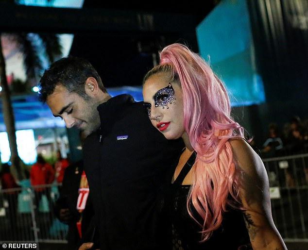 Lady Gaga công khai bạn trai mới là CEO-2