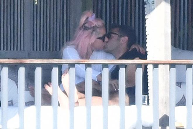 Lady Gaga công khai bạn trai mới là CEO-3