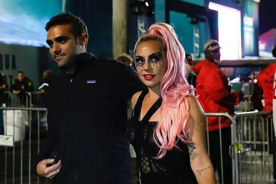 Lady Gaga công khai bạn trai mới là CEO