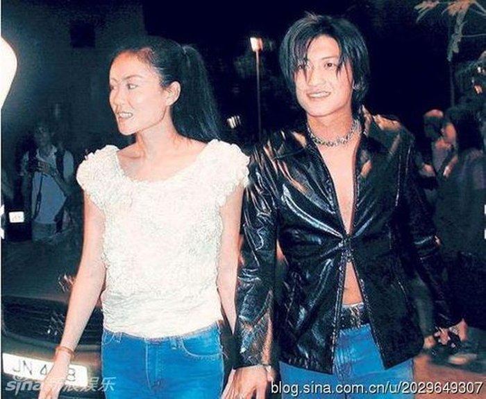 Từng tuyên bố cả đời này yêu nhất là Vương Phi, vì sao Tạ Đình Phong không cưới người tình già hơn 11 tuổi làm vợ?-1