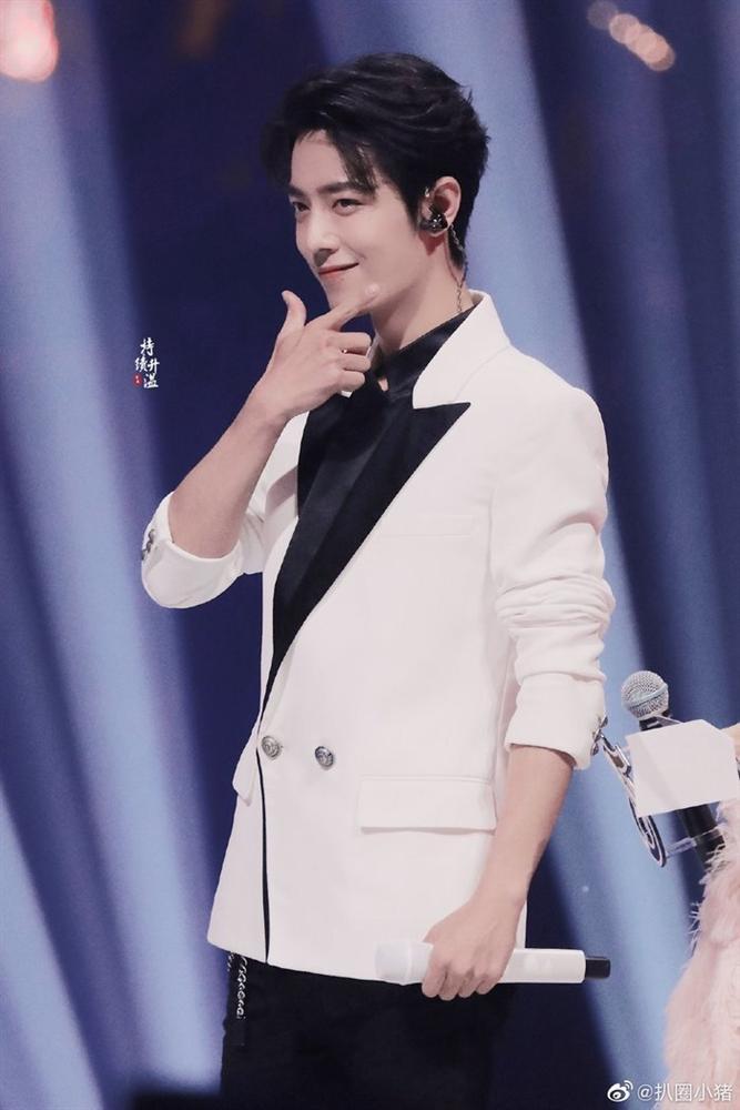 Tiêu Chiến vẫn phải tham dự sự kiện ra mắt thương hiệu mới ngay khi dịch corona hoành hành?-3