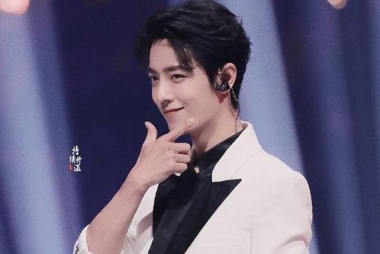 Tiêu Chiến vẫn phải tham dự sự kiện ra mắt thương hiệu mới ngay khi dịch corona hoành hành?