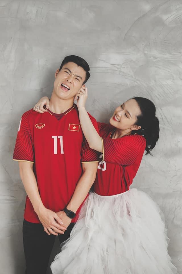 Gần đến ngày cưới, Quỳnh Anh khoe ảnh cưới mặc áo đấu đặc biệt của Duy Mạnh ở đội tuyển Việt Nam-2
