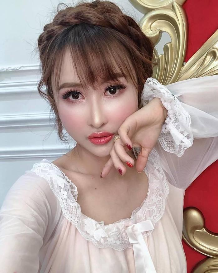 Nhan sắc thật của vợ hai đại gia Minh Nhựa: Thay đổi liên tục giữa ảnh selfie và ảnh được tag-2