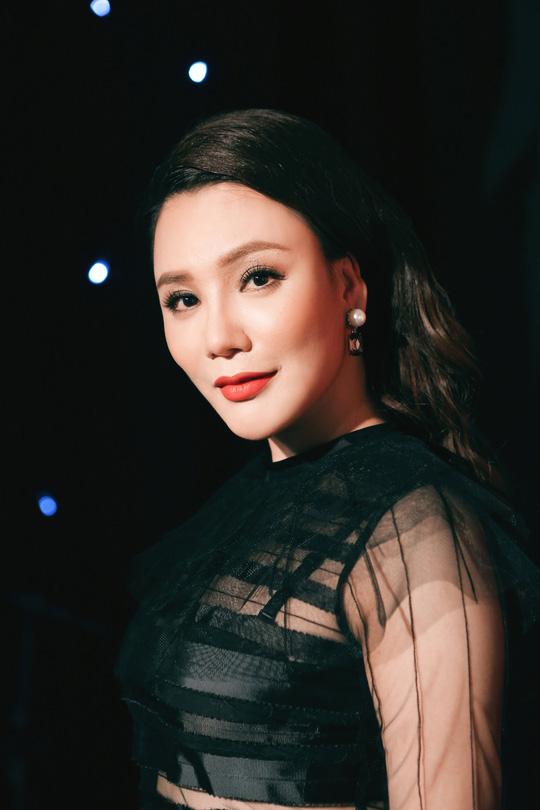 Khai mic đầu xuân, Hồ Quỳnh Hương bốc hỏa vì đồng nghiệp đã không đến lại còn đưa trợ lý thế thân-1