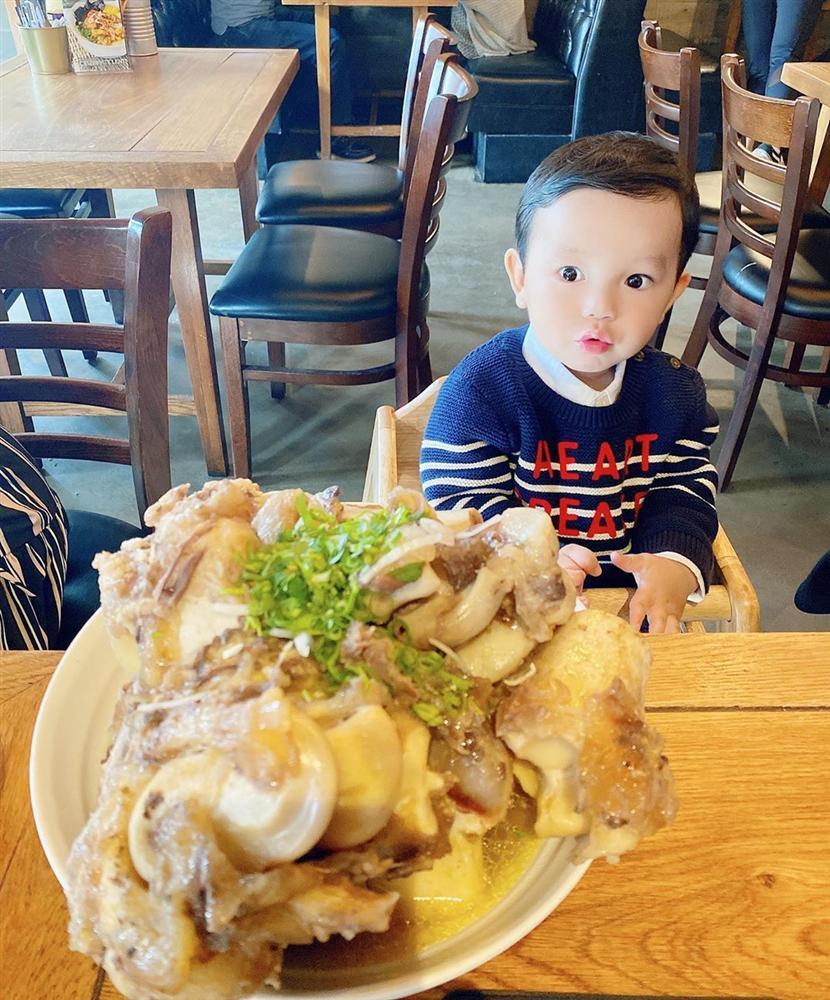 Quý tử nhà Phạm Hương trở thành thánh biểu cảm trên MXH với loạt ảnh không thể không yêu-4