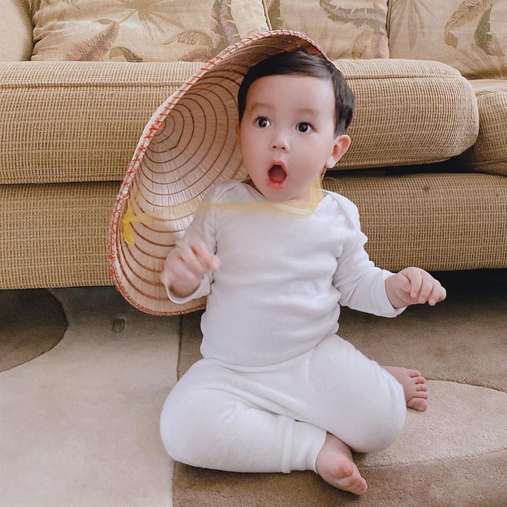 Quý tử nhà Phạm Hương trở thành thánh biểu cảm trên MXH với loạt ảnh không thể không yêu-6