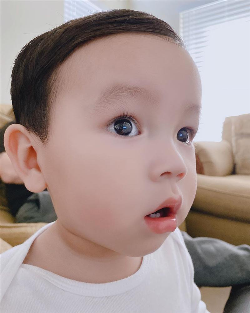 Quý tử nhà Phạm Hương trở thành thánh biểu cảm trên MXH với loạt ảnh không thể không yêu-11