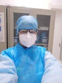 Bác sĩ ở Vũ Hán khám 300 bệnh nhân/ngày, tay trầy xước vì chất tẩy rửa-2