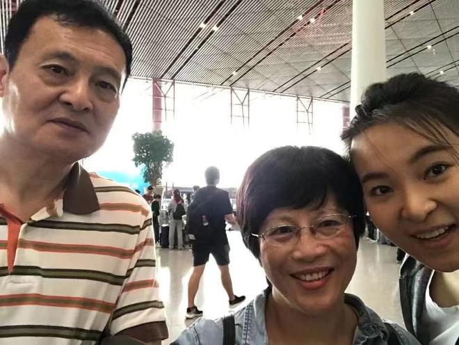 Bác sĩ ở Vũ Hán khám 300 bệnh nhân/ngày, tay trầy xước vì chất tẩy rửa-3