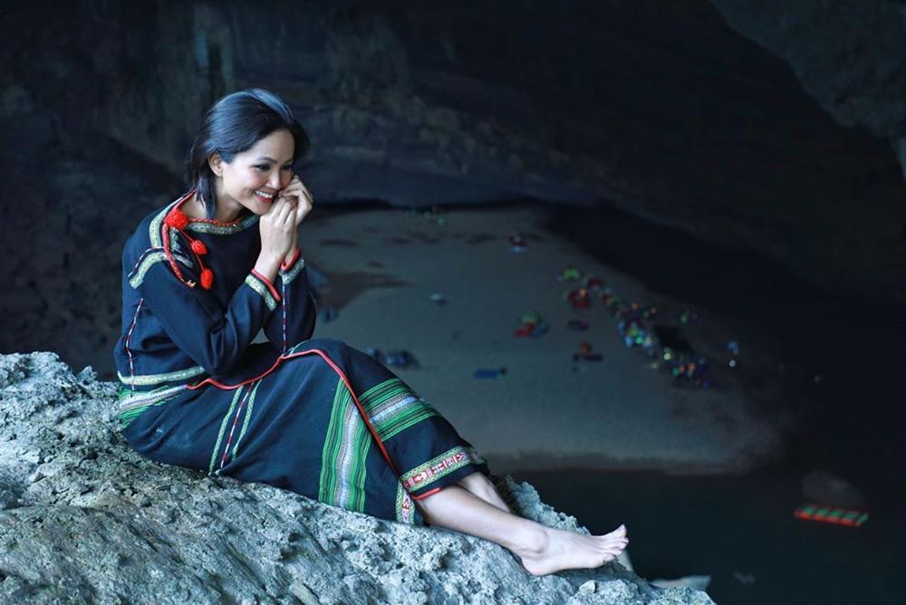 HHen Niê múa vũ khúc Sơn Đoòng tại hang động lớn nhất thế giới-11
