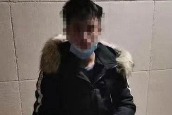 Đêm hôm bị cướp lẻn vào nhà, cô gái vừa ho vừa nói: 'Tôi mới từ Vũ Hán trở về'