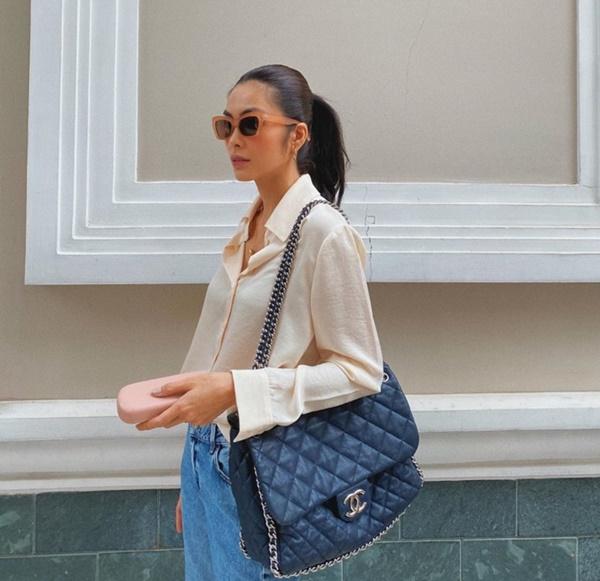 Tăng Thanh Hà xuống phố với trang phục đơn giản nhưng khí chất vẫn ngút ngàn.