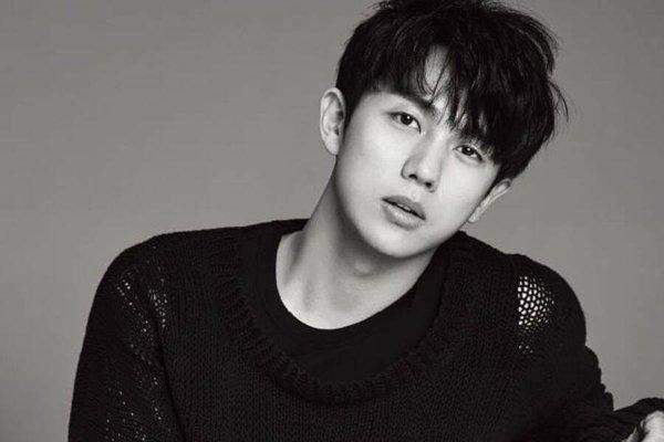 Cựu thành viên 2AM Seulong ký hợp đồng với công ty giải trí Jellyfish Entertainment sau khi rời khỏi công ty cũ SidusHQ.