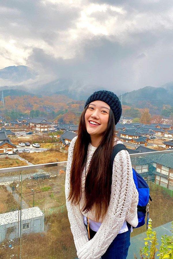 Cách nhau 14 tuổi nhưng Hari Won trẻ trung không kém cạnh em chồng-13