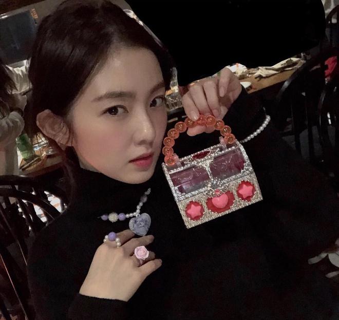 Irene biến chiếc túi đồ chơi trị giá 100.000 đồng thành hàng hiệu-1