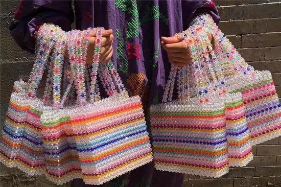 Irene biến chiếc túi đồ chơi trị giá 100.000 đồng thành hàng hiệu-3