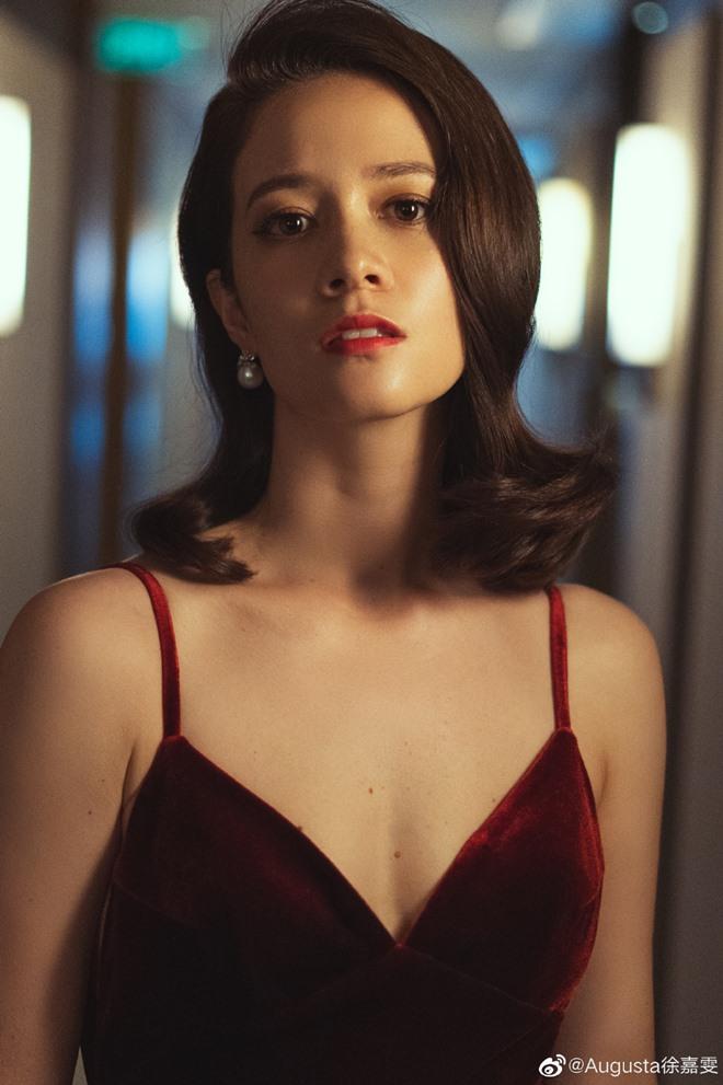 Người đóng phim Ngô Kinh có cả tiền lẫn tình, kẻ phản bội ông vua phòng vé sống ra sao?-10