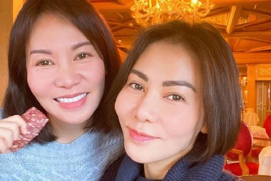 Ảnh hiếm hoi về chị gái Thu Minh, cách 8 tuổi vẫn trẻ trung không kém gì em gái