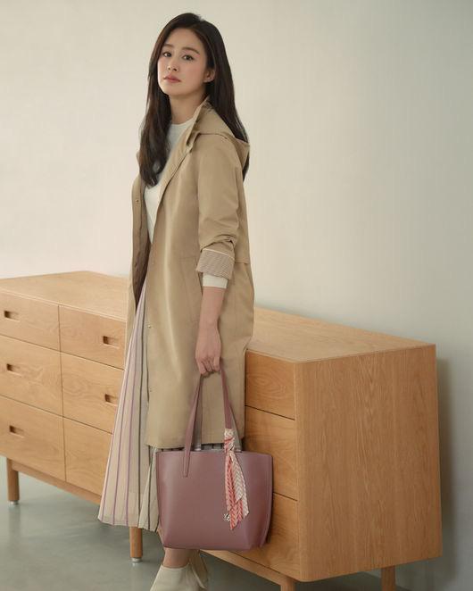 Sau màn lộ ảnh kém sắc, Kim Tae Hee khiến netizen đứng hình vì nhan sắc đỉnh cao-4