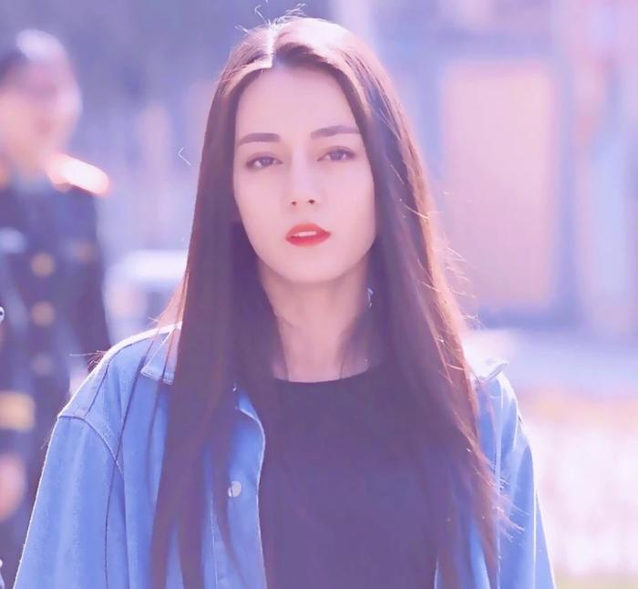 Địa vị của Địch Lệ Nhiệt Ba tại Gia Hành bị lung lay, động thái của Dương Mịch càng khẳng định điều đó?-2