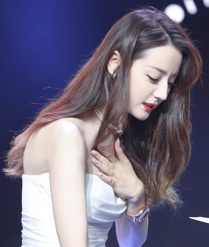 Địa vị của Địch Lệ Nhiệt Ba tại Gia Hành bị lung lay, động thái của Dương Mịch càng khẳng định điều đó?-3