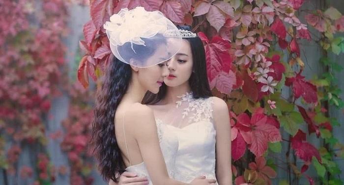 Địa vị của Địch Lệ Nhiệt Ba tại Gia Hành bị lung lay, động thái của Dương Mịch càng khẳng định điều đó?-8