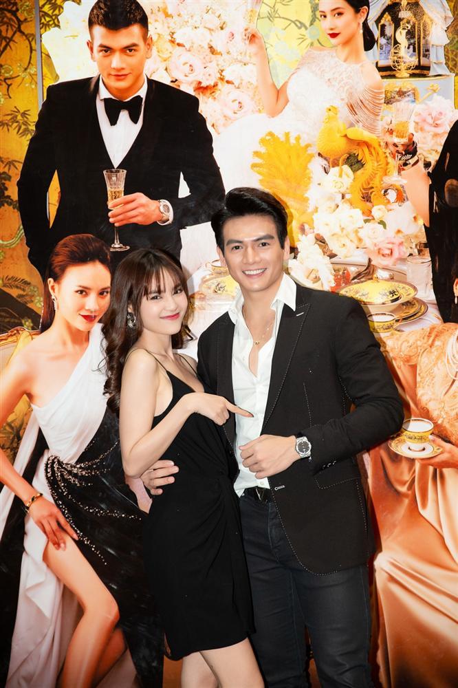 Lan Ngọc trầm trồ trước thân hình 6 múi cực phẩm của Xuân Tiền-2