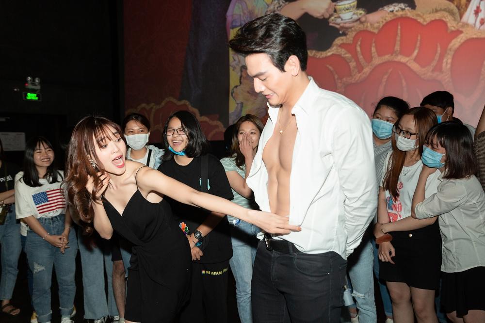 Lan Ngọc trầm trồ trước thân hình 6 múi cực phẩm của Xuân Tiền-7